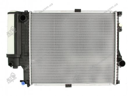Радиатор охлаждения БМВ 5 (Е39) NISSENS 60607A (фото 1)