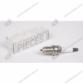 Свеча зажигания Renault 7700500155