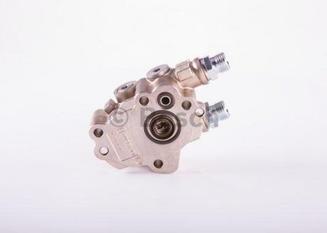 Шестерiнчастий насос Bosch 0440020047