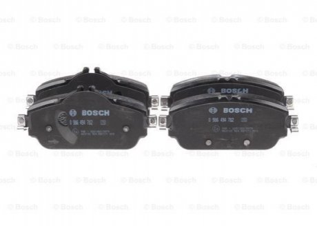 DB комплект гальмівних колодок C-CLASS C 180 BlueTEC / d 14-18, E-CLASS (W213) E 200 16- Bosch 0986494782 (фото 1)